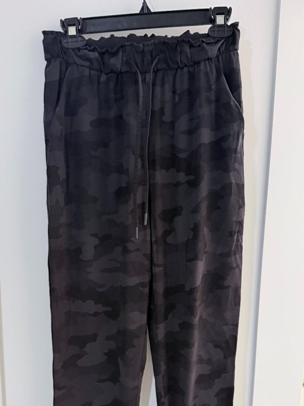 Lululemon Black Camo Joggers Size 6